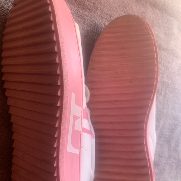 Louie V white/pink leather logo time out - Picture 3 of 4